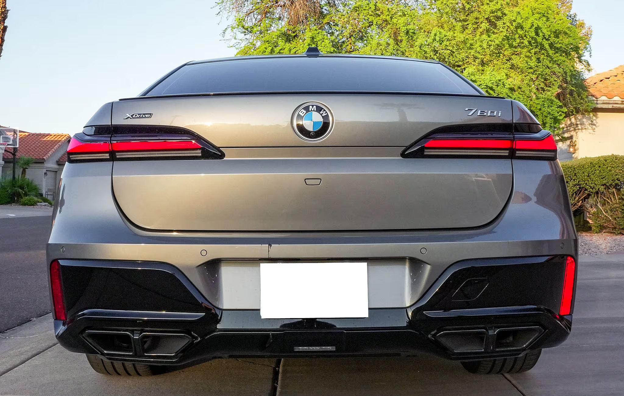 
								2024 BMW 760i xDrive full									