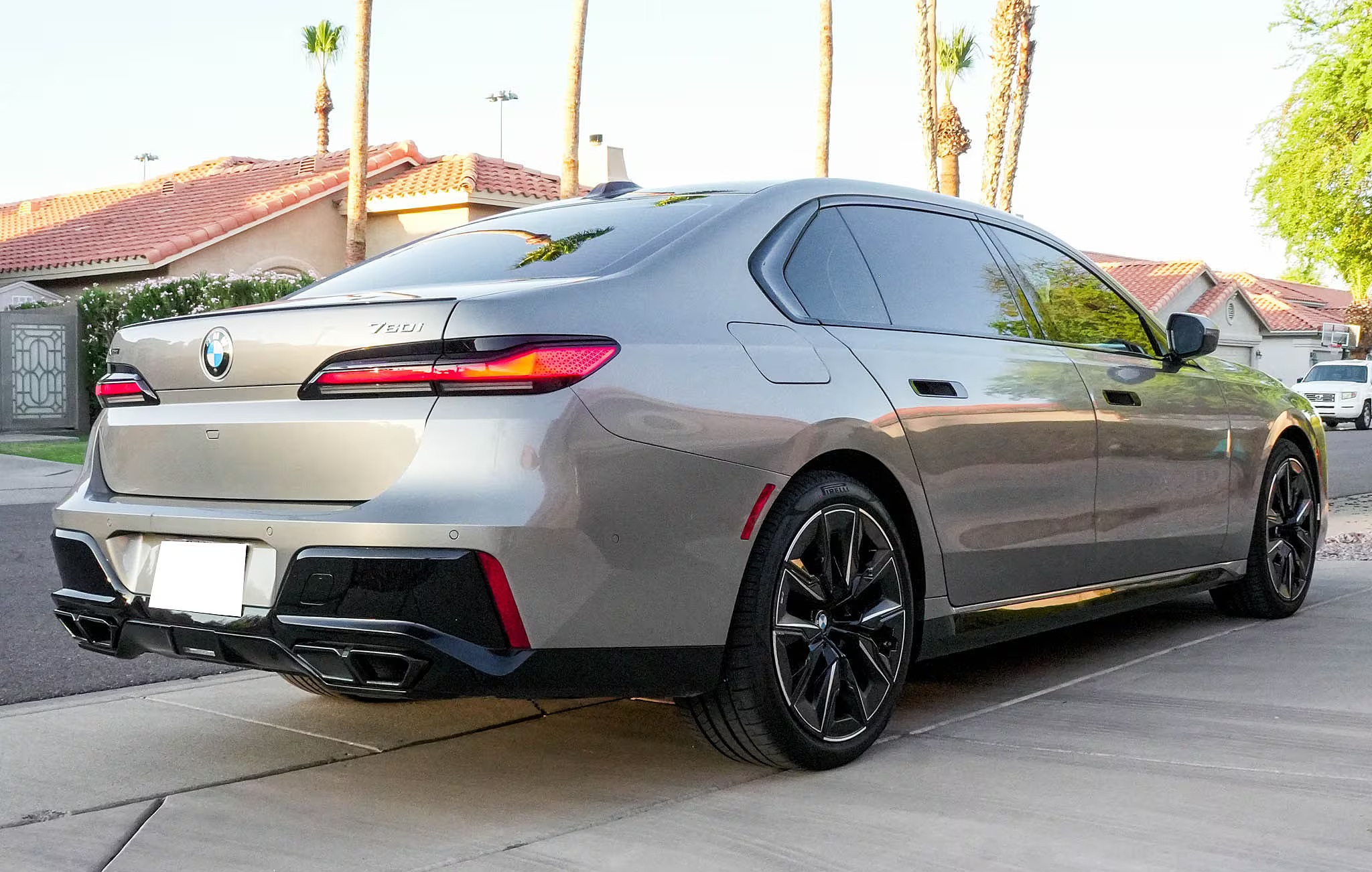 
								2024 BMW 760i xDrive full									