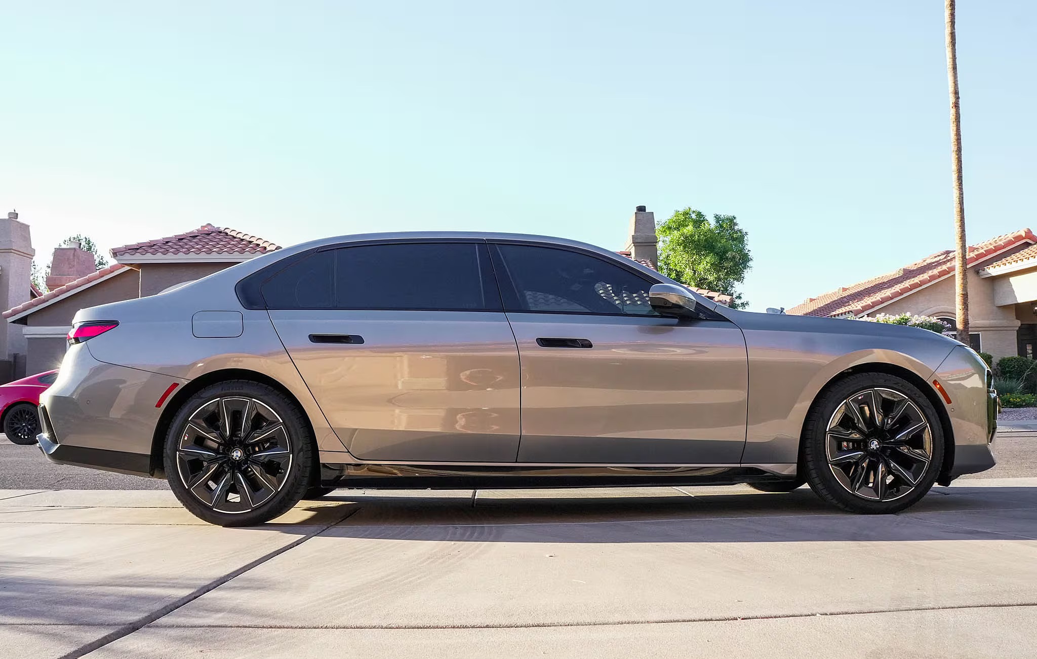 
								2024 BMW 760i xDrive full									