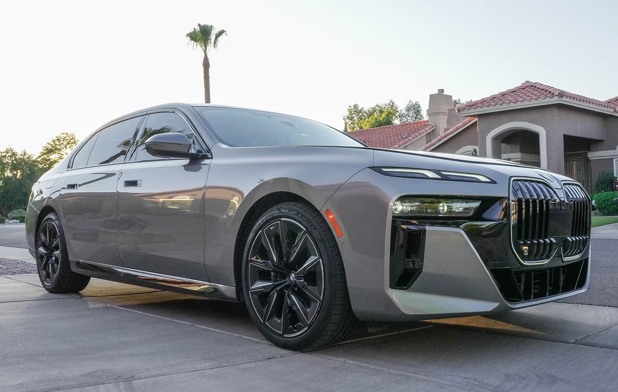 
								2024 BMW 760i xDrive full									