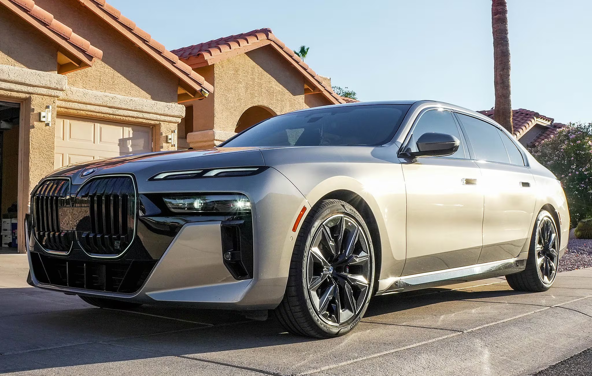 
								2024 BMW 760i xDrive full									